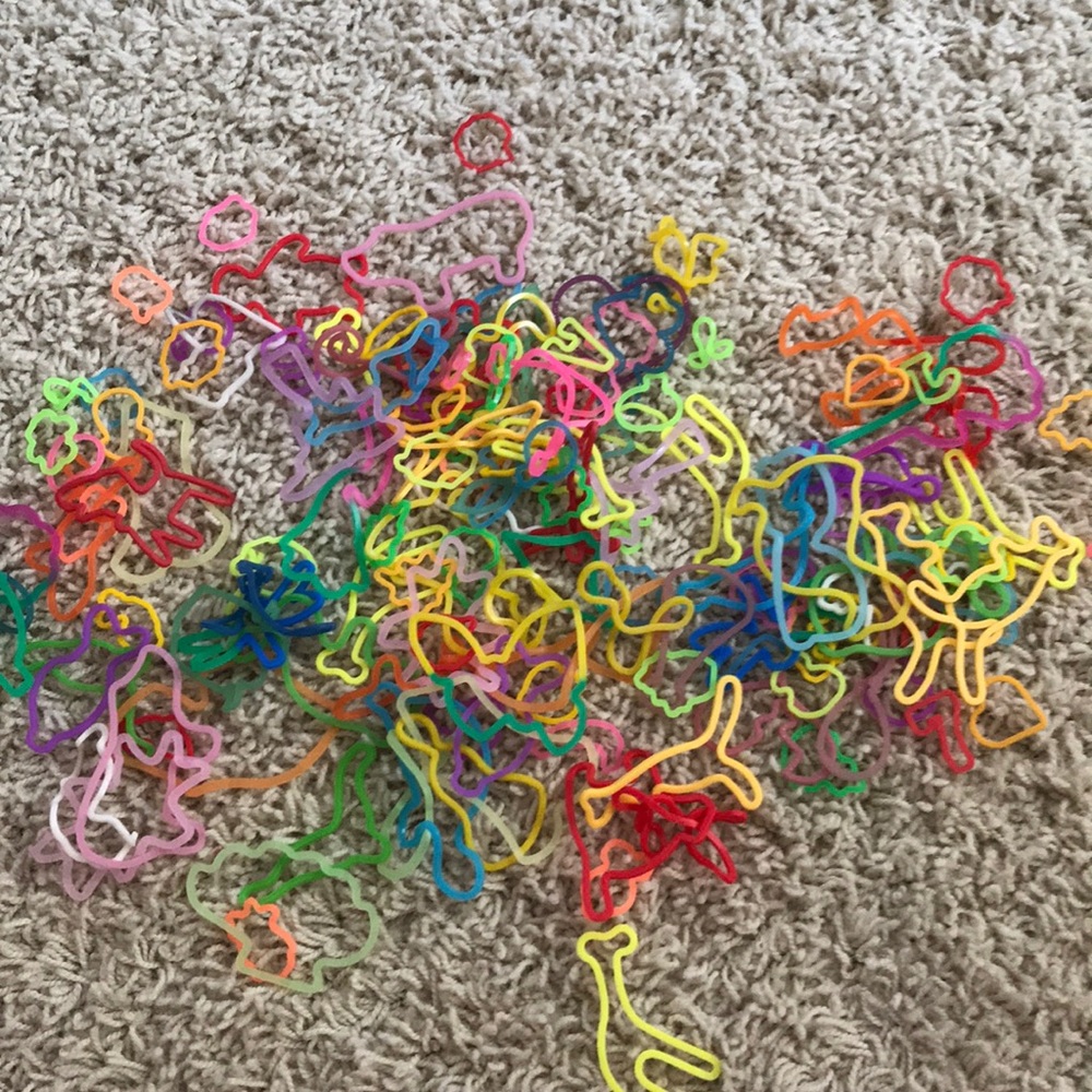 Lot of Silly Bandz, 140+ pieces